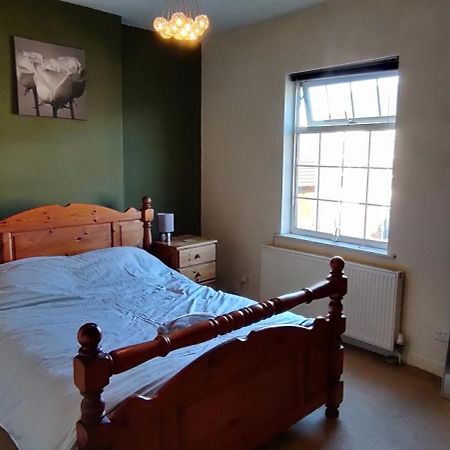 Vila Victorian Semi Detached House Behind The High Street Newton-le-Willows Exteriér fotografie