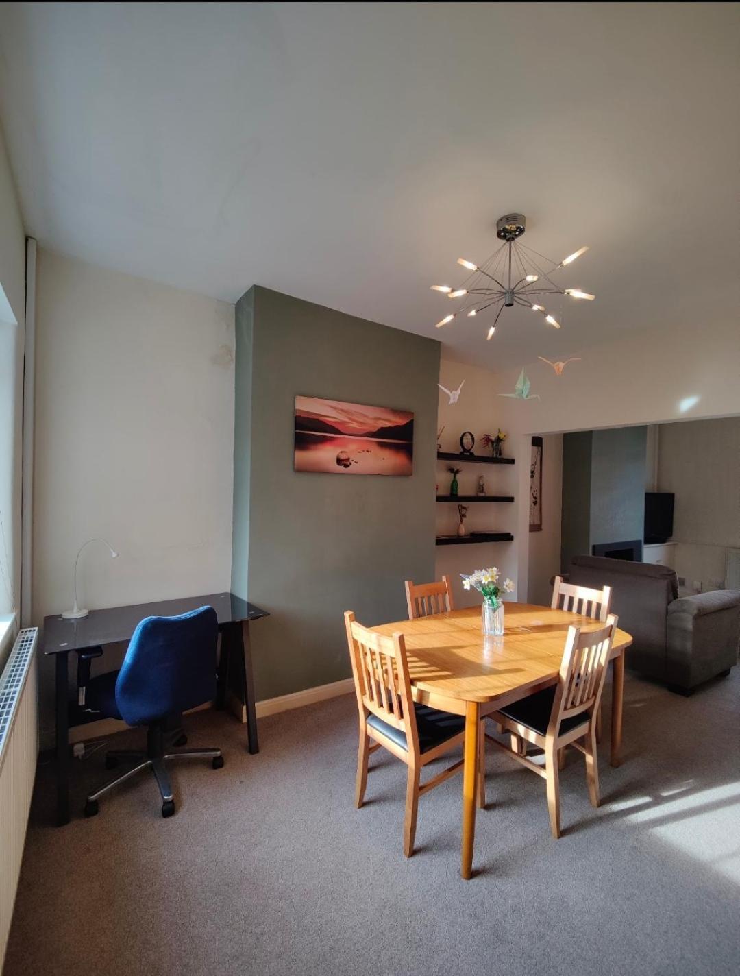 Vila Victorian Semi Detached House Behind The High Street Newton-le-Willows Exteriér fotografie