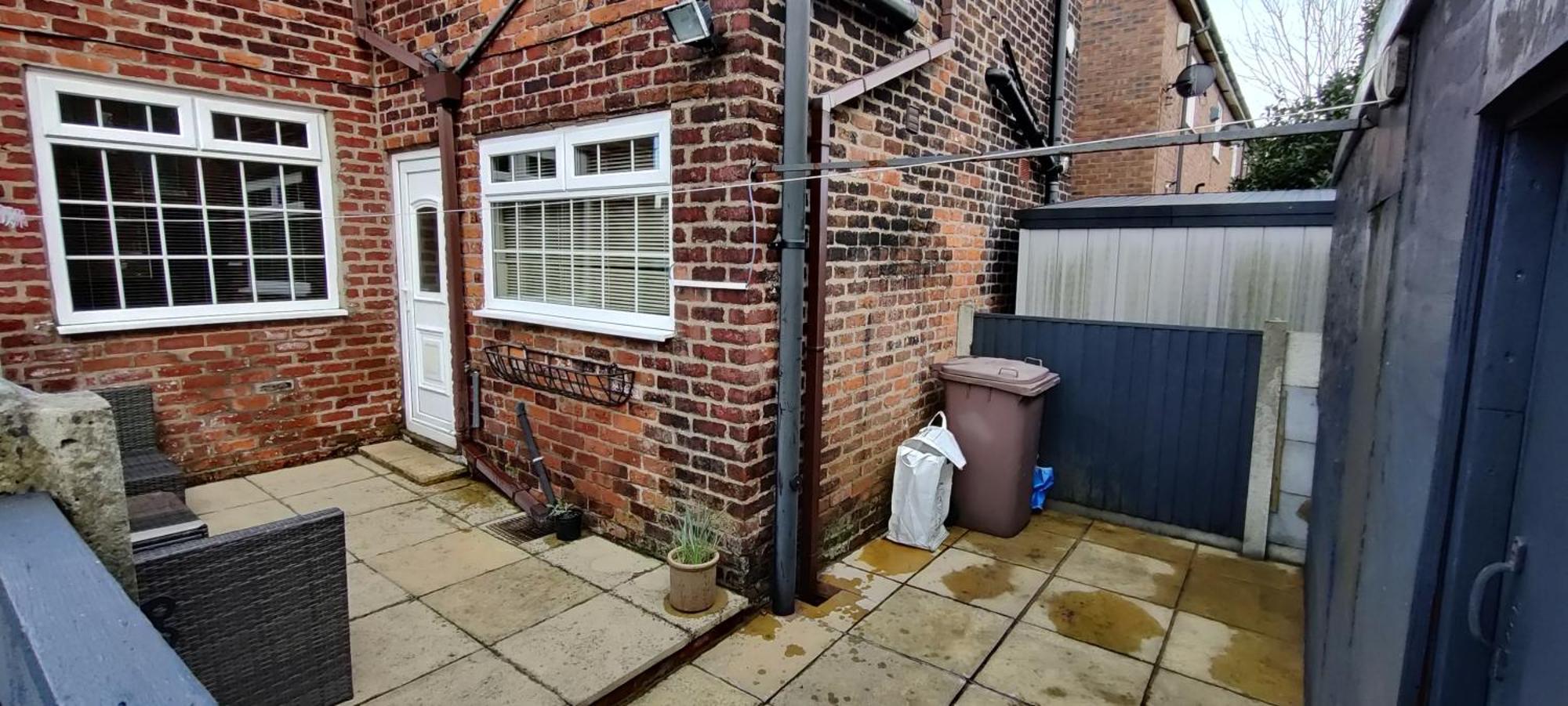 Vila Victorian Semi Detached House Behind The High Street Newton-le-Willows Exteriér fotografie